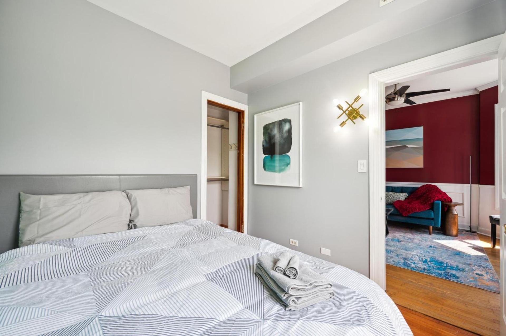 Apartment Wrigley 2br, 1ba With Free Parking