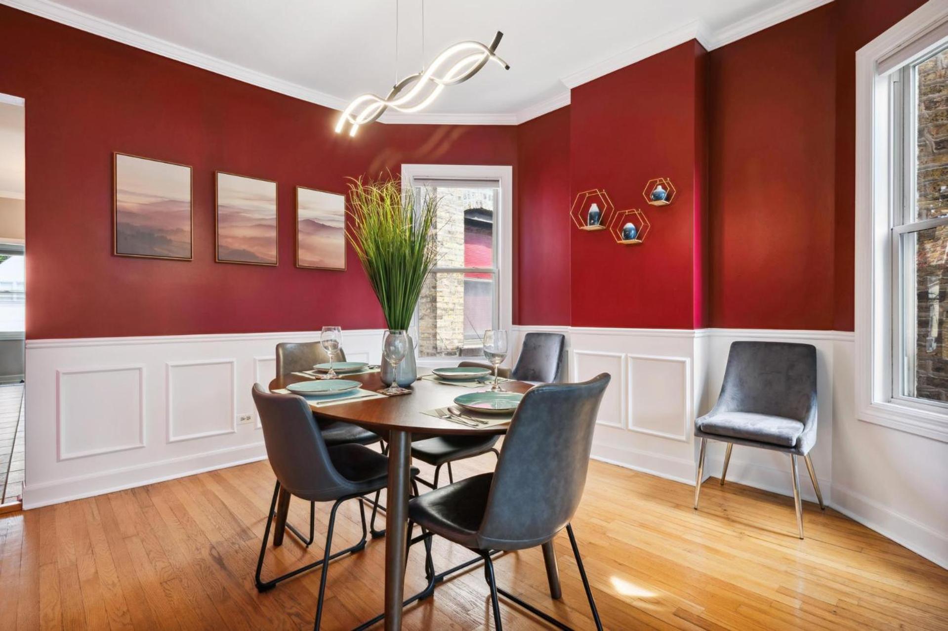 Wrigley 2br, 1ba With Free Parking Apartment