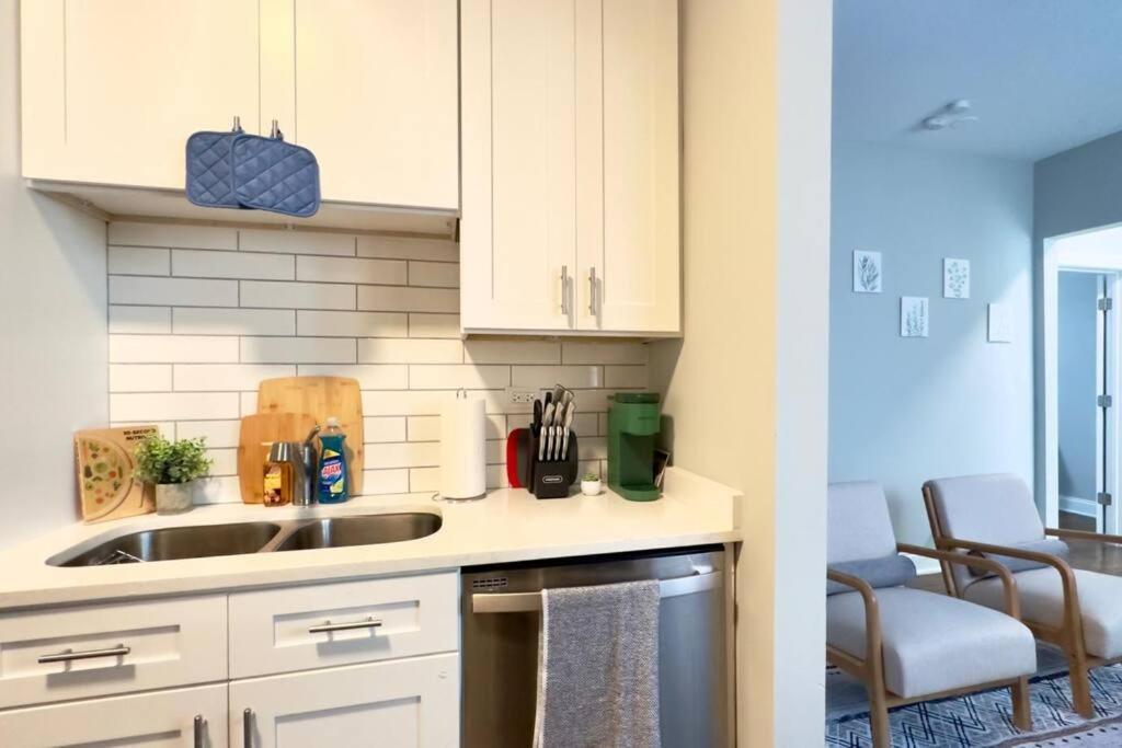 Modern 2br, Ideal Location Near Local Spots Appartement *