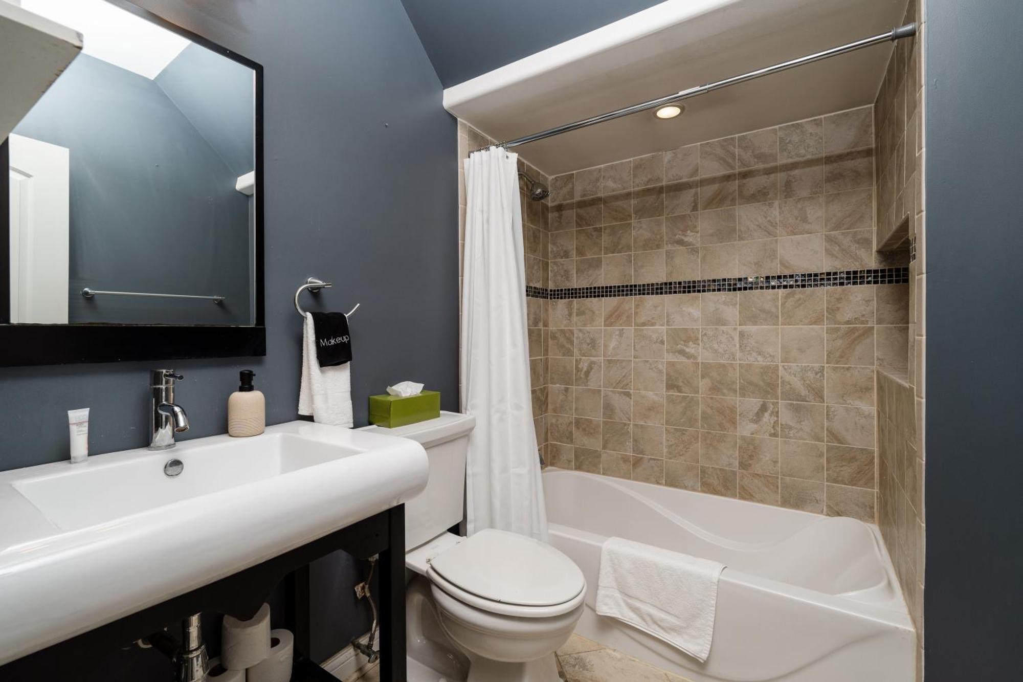 Logan Square Penthouse S3 - With Parking And Patio Apartment Chicago