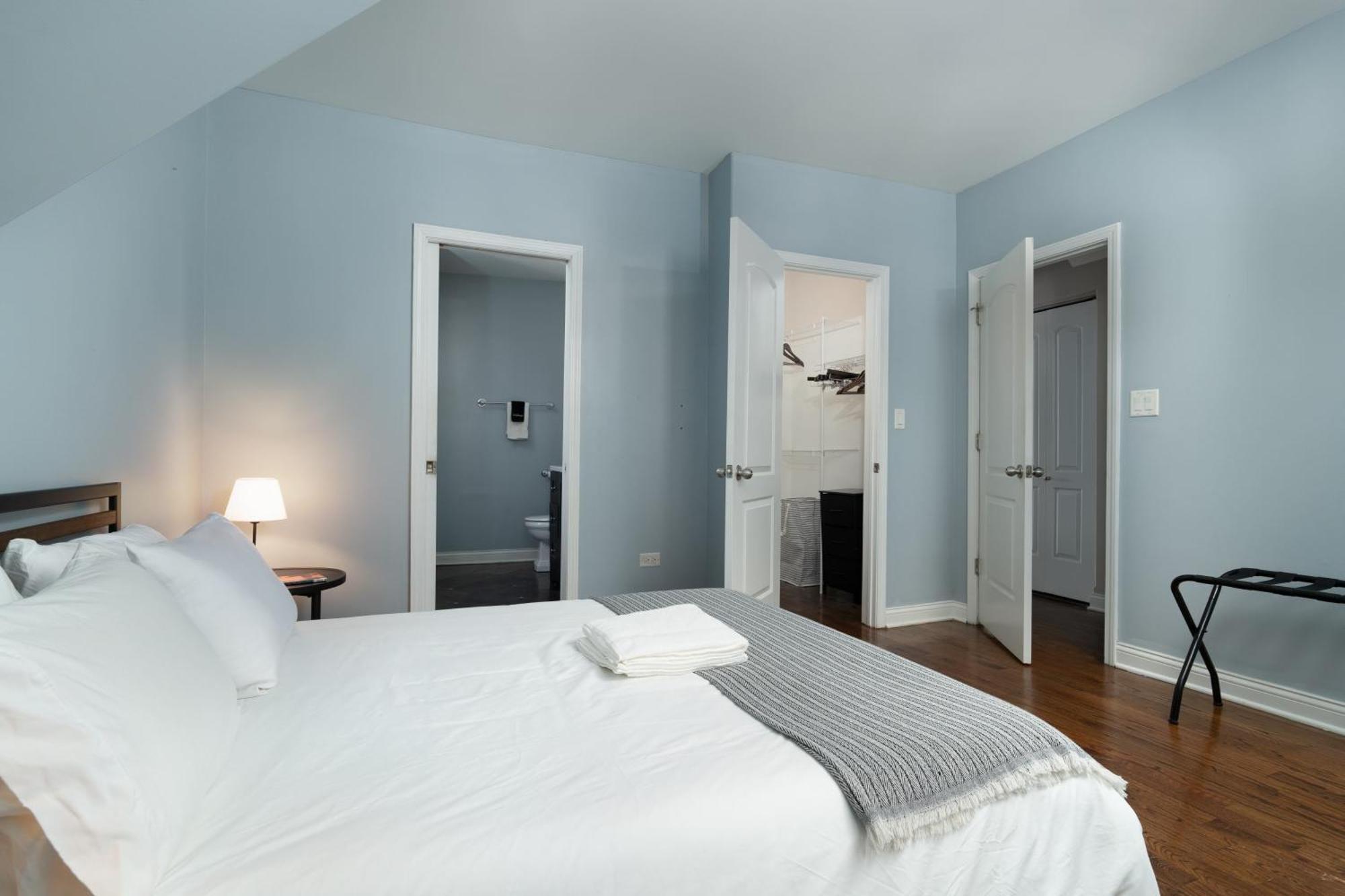 Logan Square Penthouse S3 - With Parking And Patio *