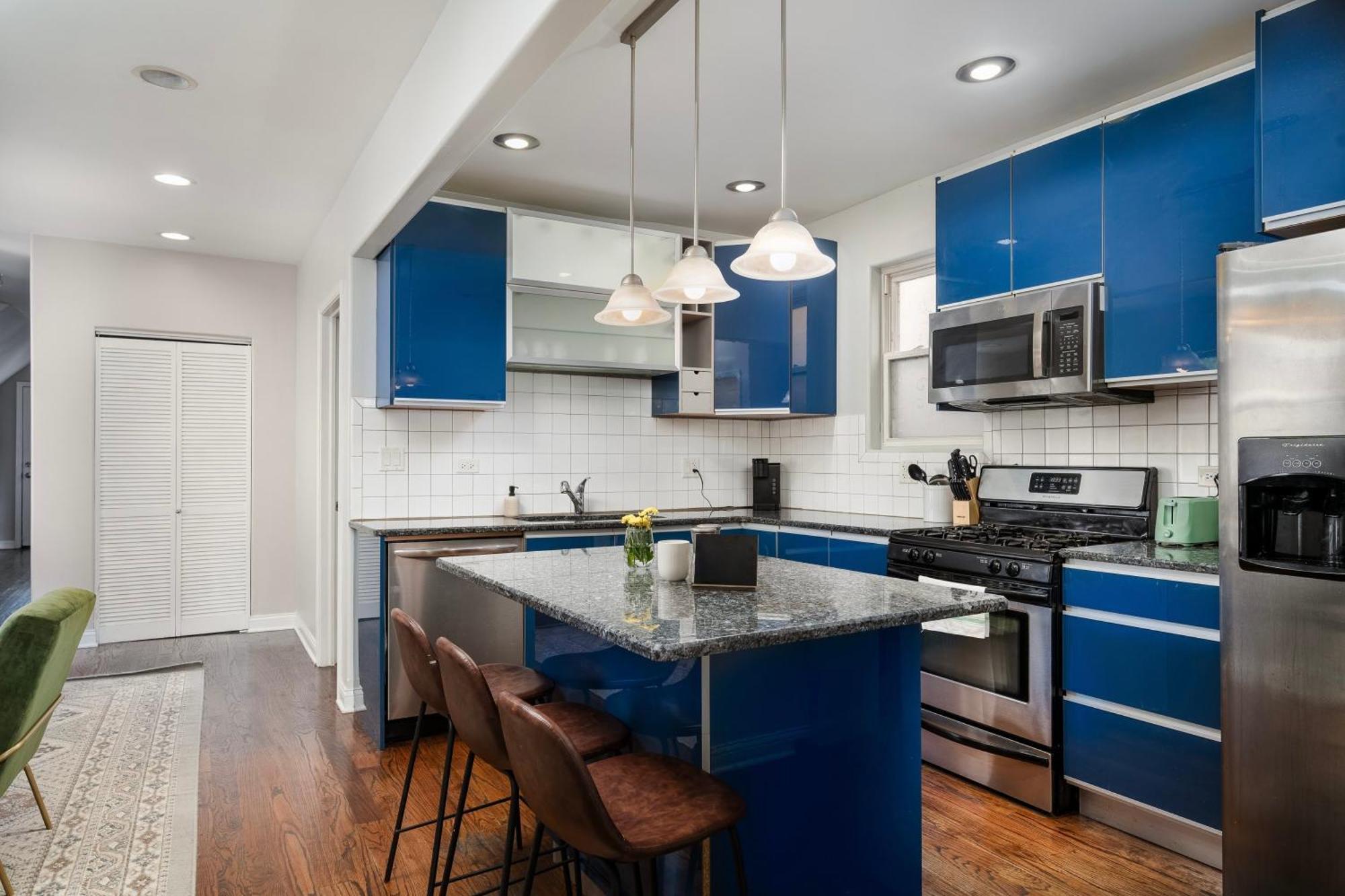 Logan Square Penthouse S3 - With Parking And Patio * Chicago
