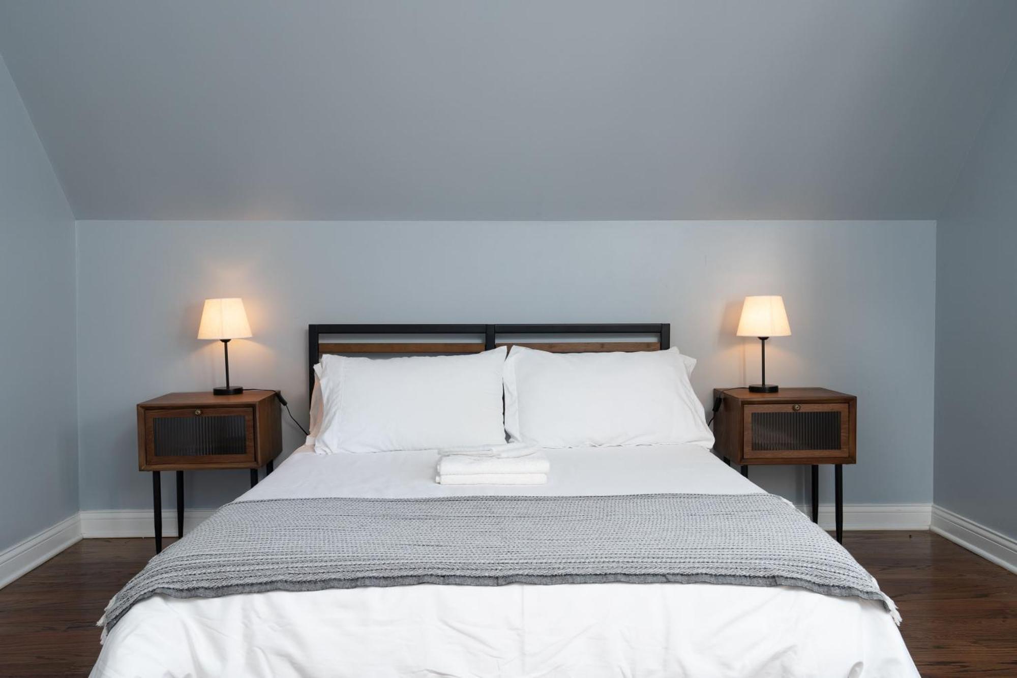 Logan Square Penthouse S3 - With Parking And Patio * Chicago