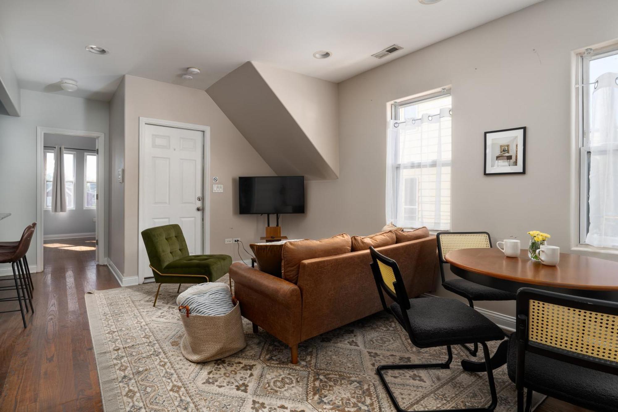 Logan Square Penthouse S3 - With Parking And Patio Apartment