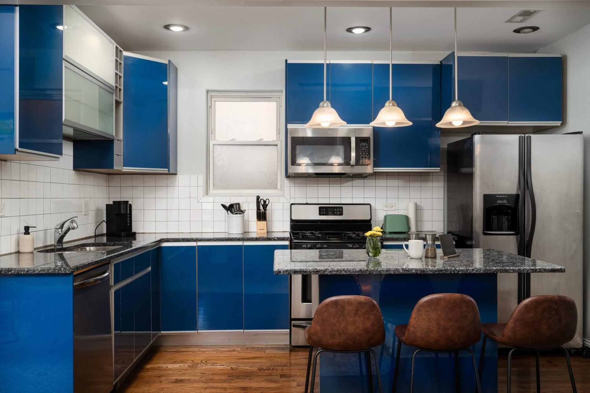 Logan Square Penthouse S3 - With Parking And Patio Apartment *