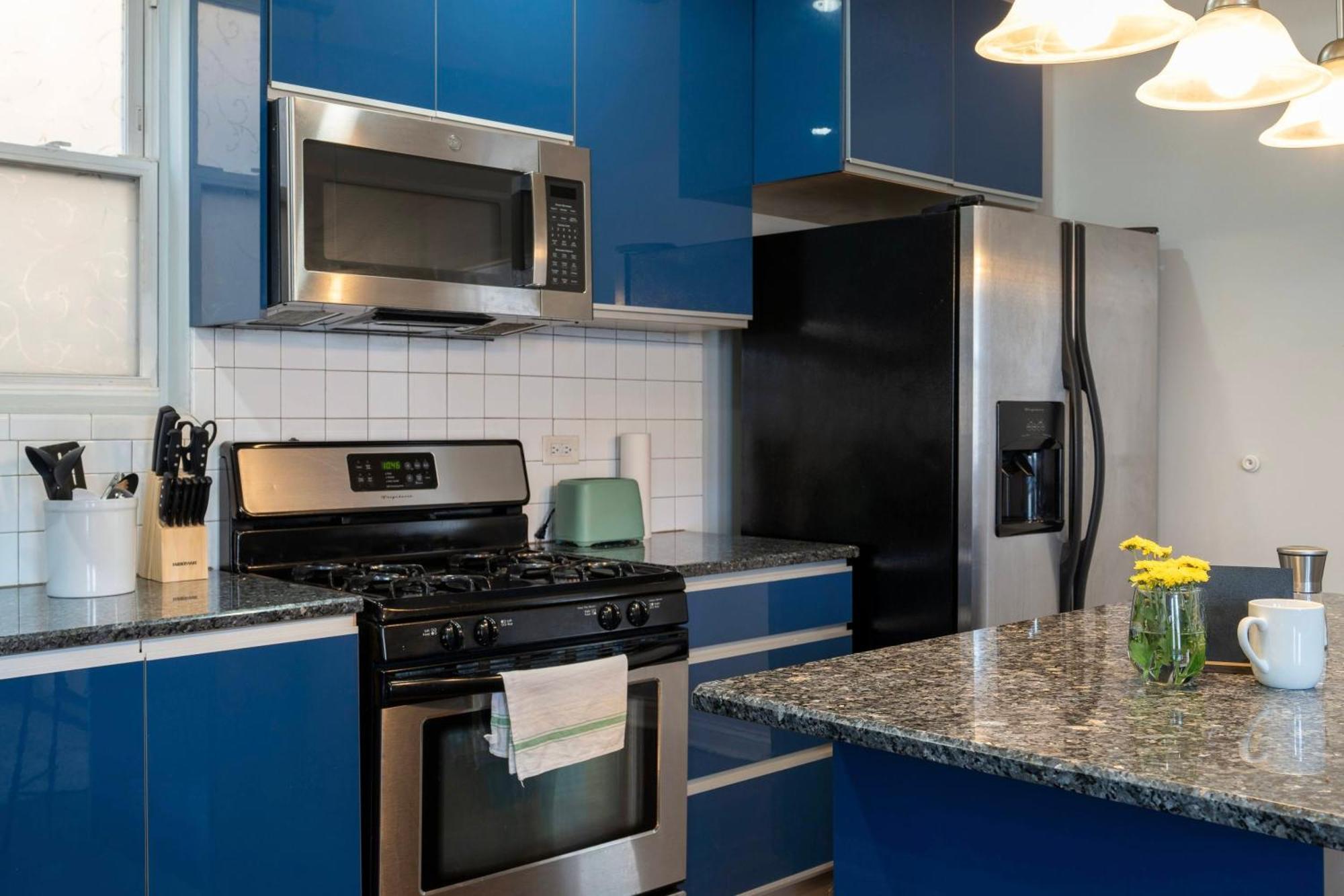 Logan Square Penthouse S3 - With Parking And Patio *