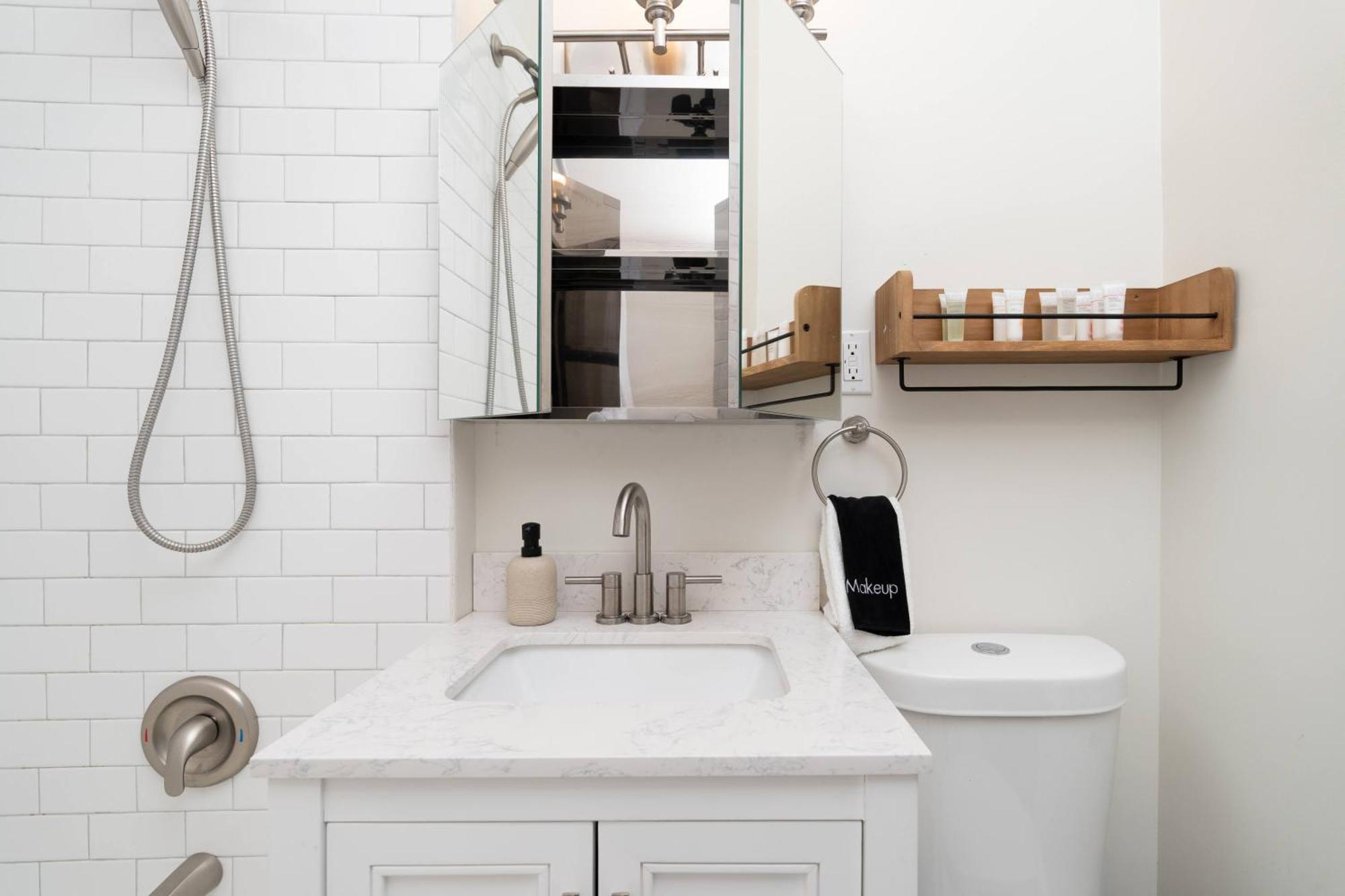 Ukrainian Village 3Br Apartment