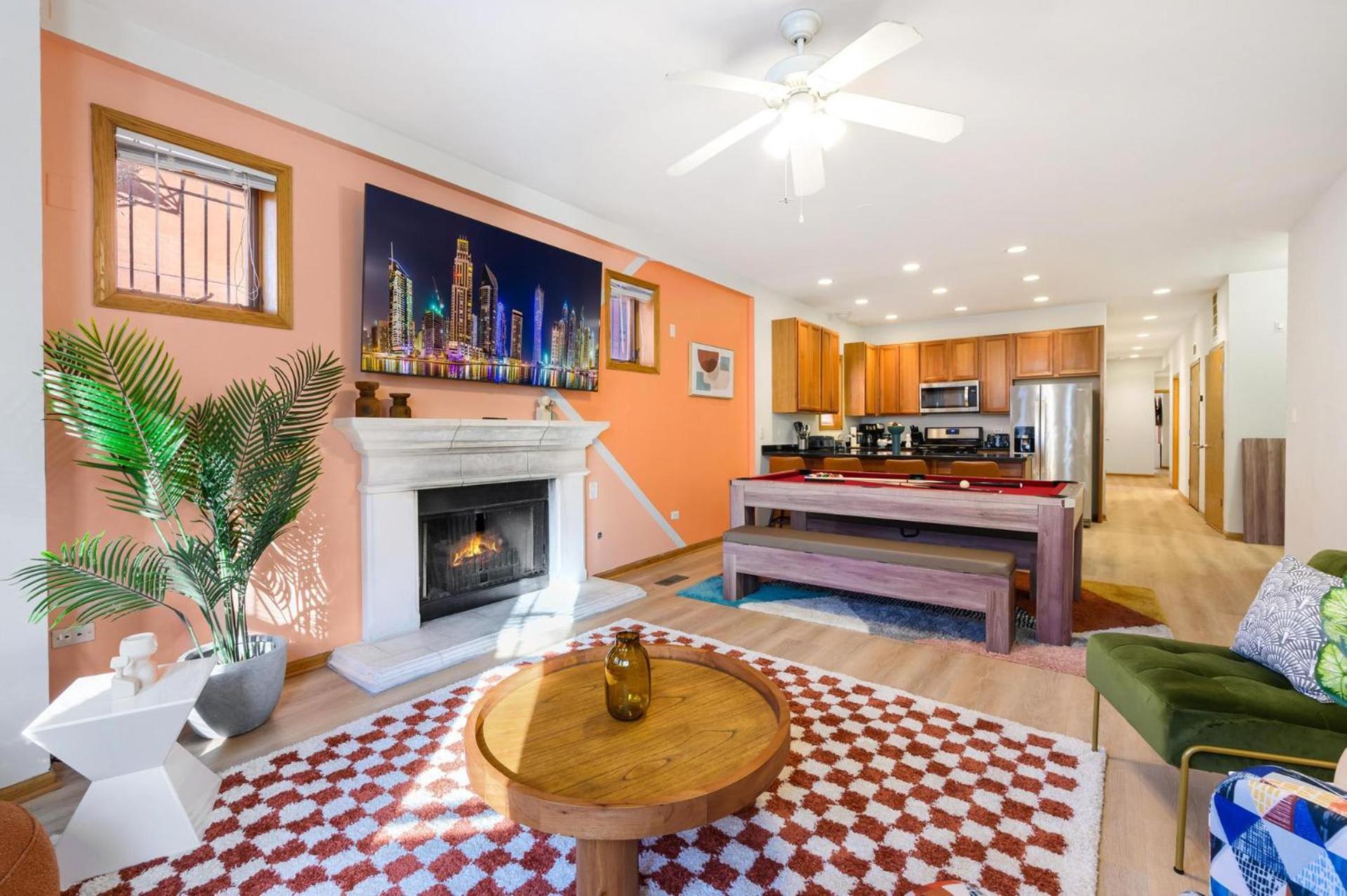 Designer Billiards Private Patio 1 Parking Apartment Chicago