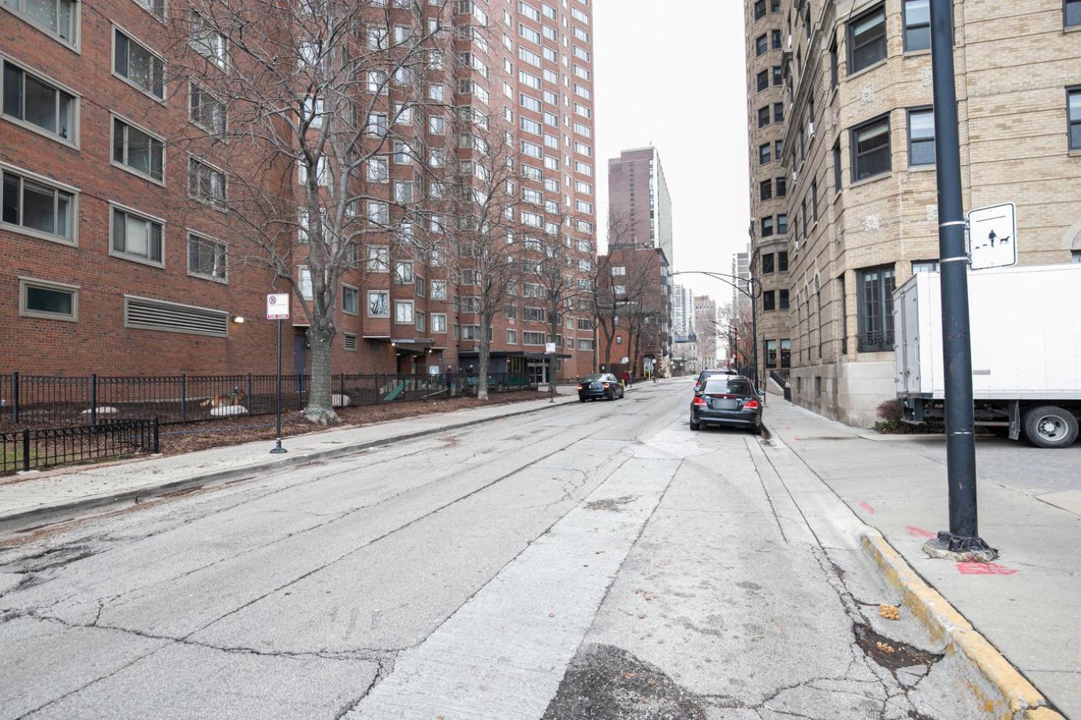 Gold Coast 1br W Doorman Gym 2 Blocks To L Chi-549 Apartment