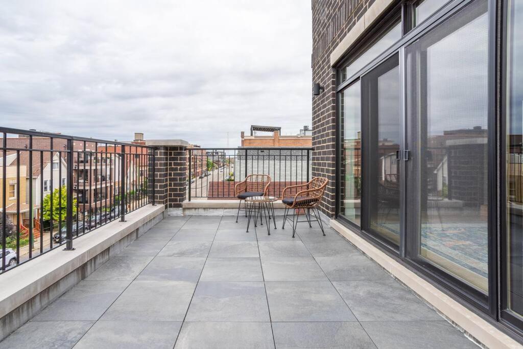 Large 2-bedroom With Huge Roof Deck View Of Skyline * Chicago