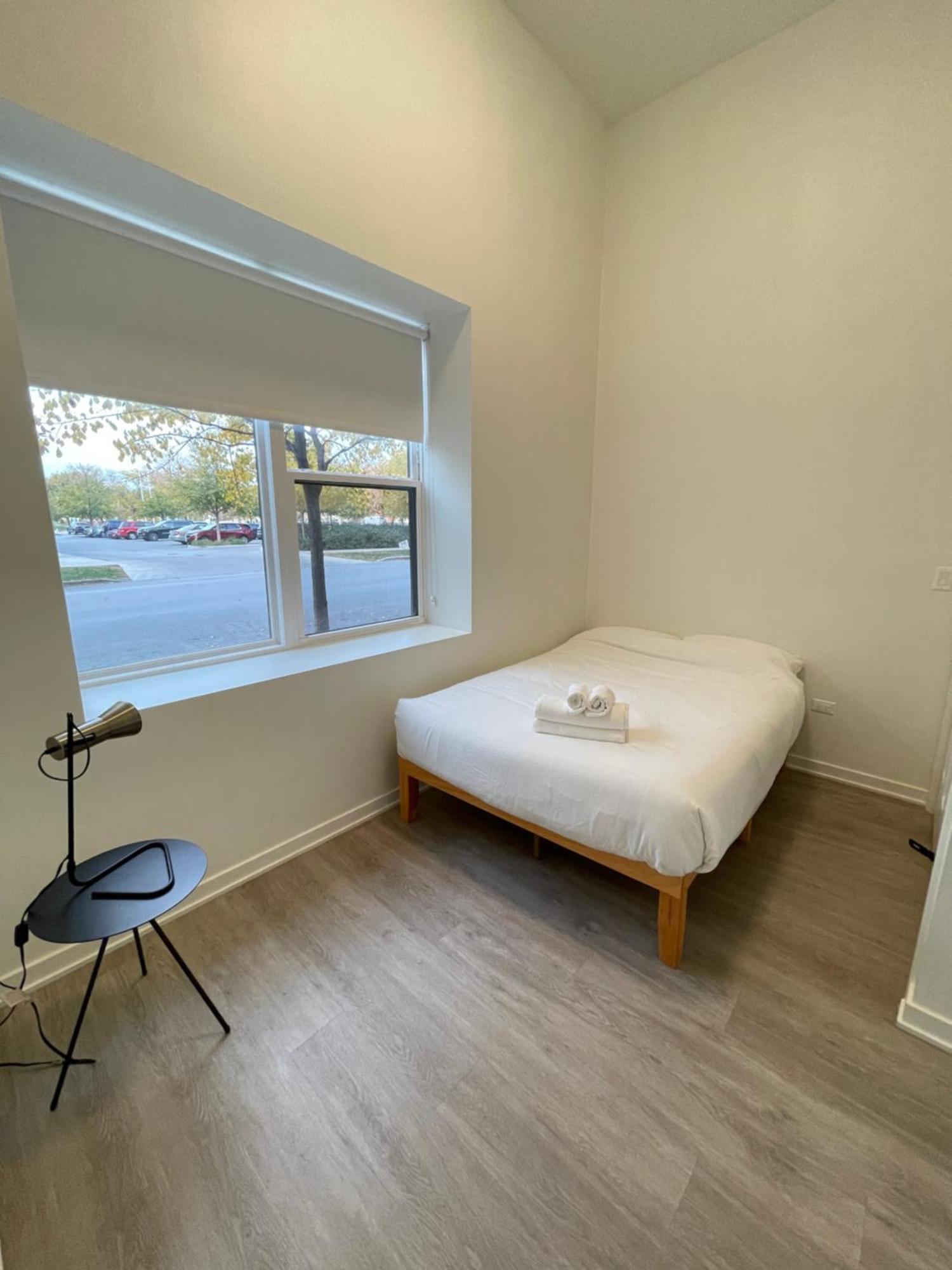 Private With Share Livingroom And Kitchen In Pilsen