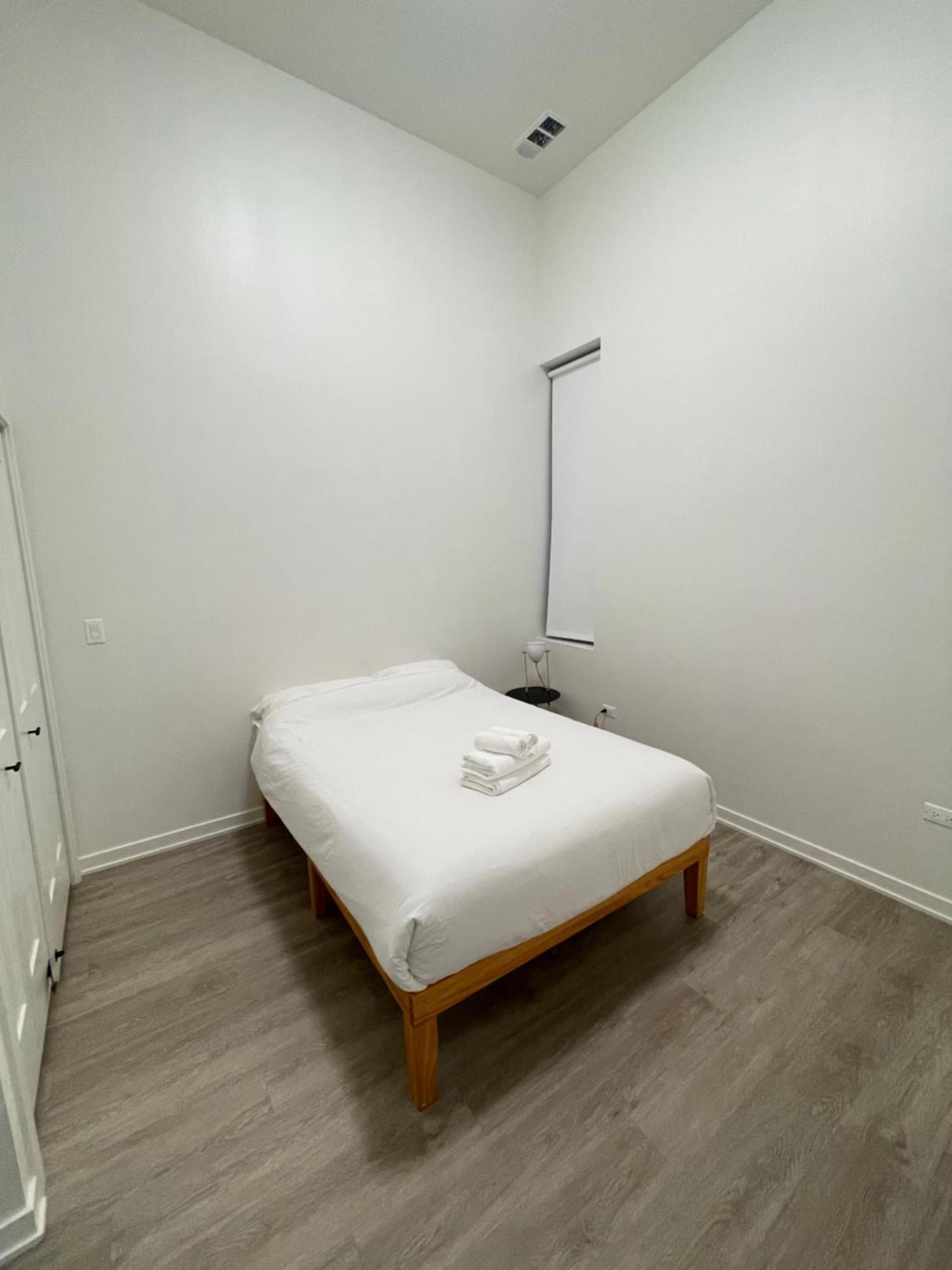 Private With Share Livingroom And Kitchen In Pilsen Chicago