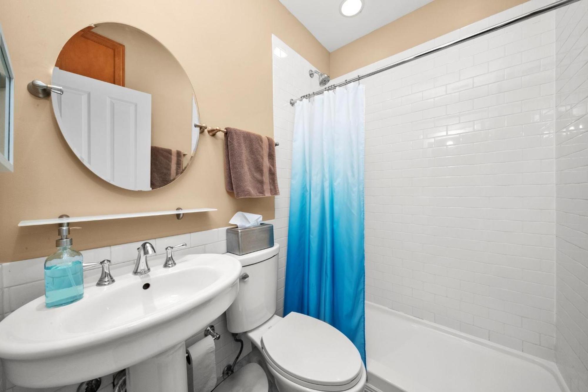 Apartment 2f Chicago's Little Italy Near West Loop & Downtown