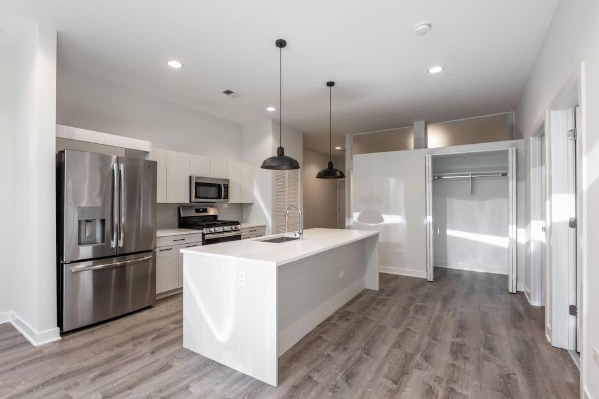 New Built Sleeps 8 Apartment