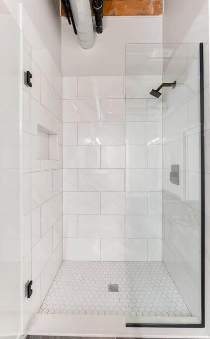 201loft Downtown Spacious Loft Sleeps 10 Apartamento