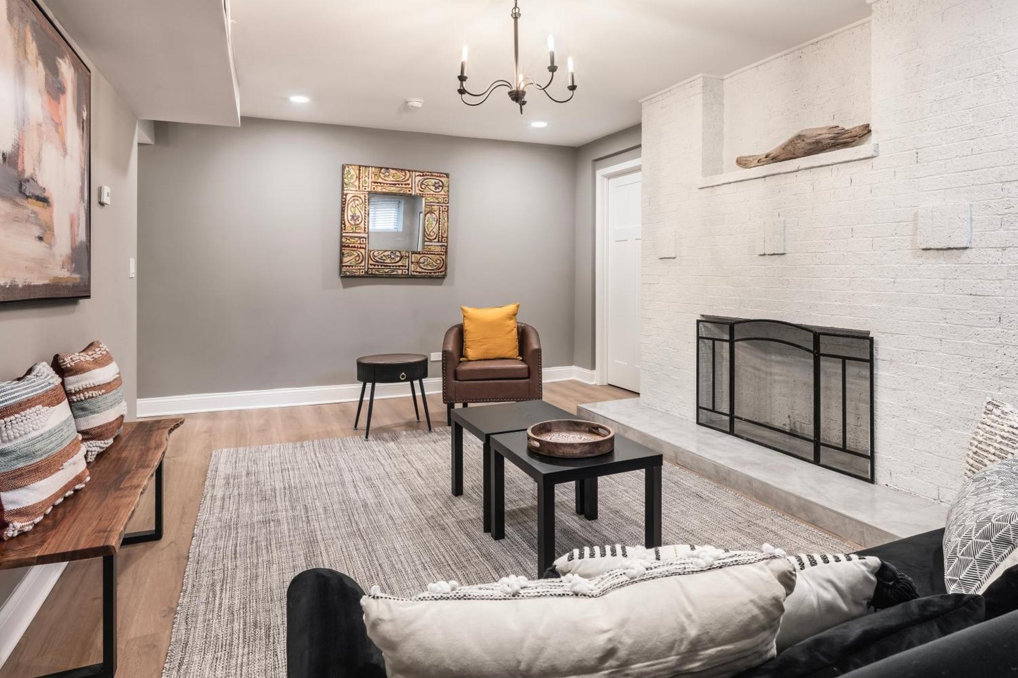 Drexel Apartments, Downtown Hyde Park