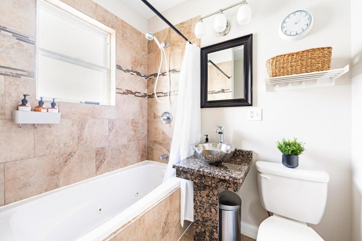 Historic Hermosa 1896 Holiday home Chicago