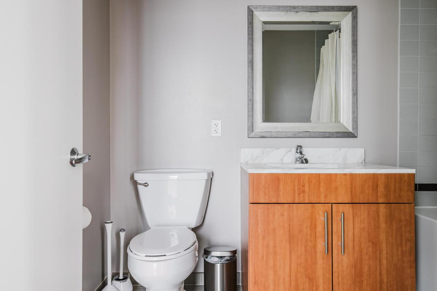 Blueground River North Pool Gym Nr Mile Chi-1141 *