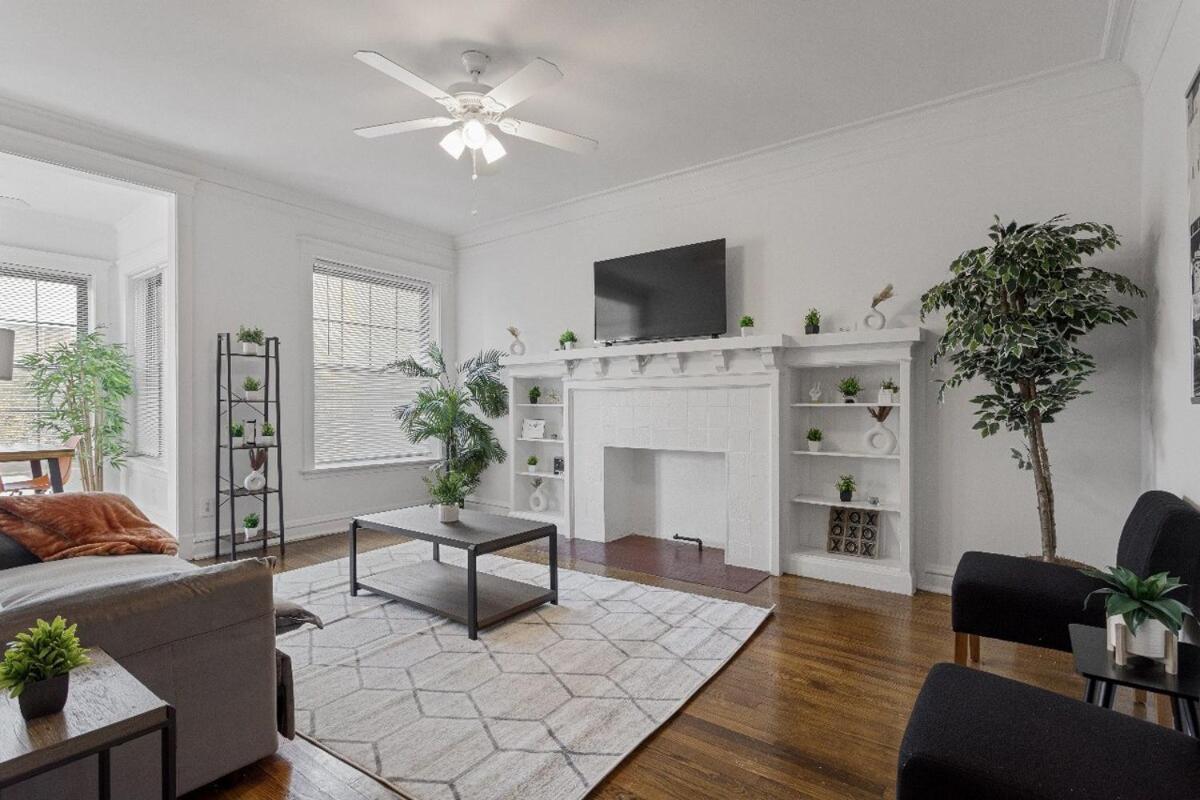 Charming 3br Escape In The Heart Of Hyde Park Apartment Chicago