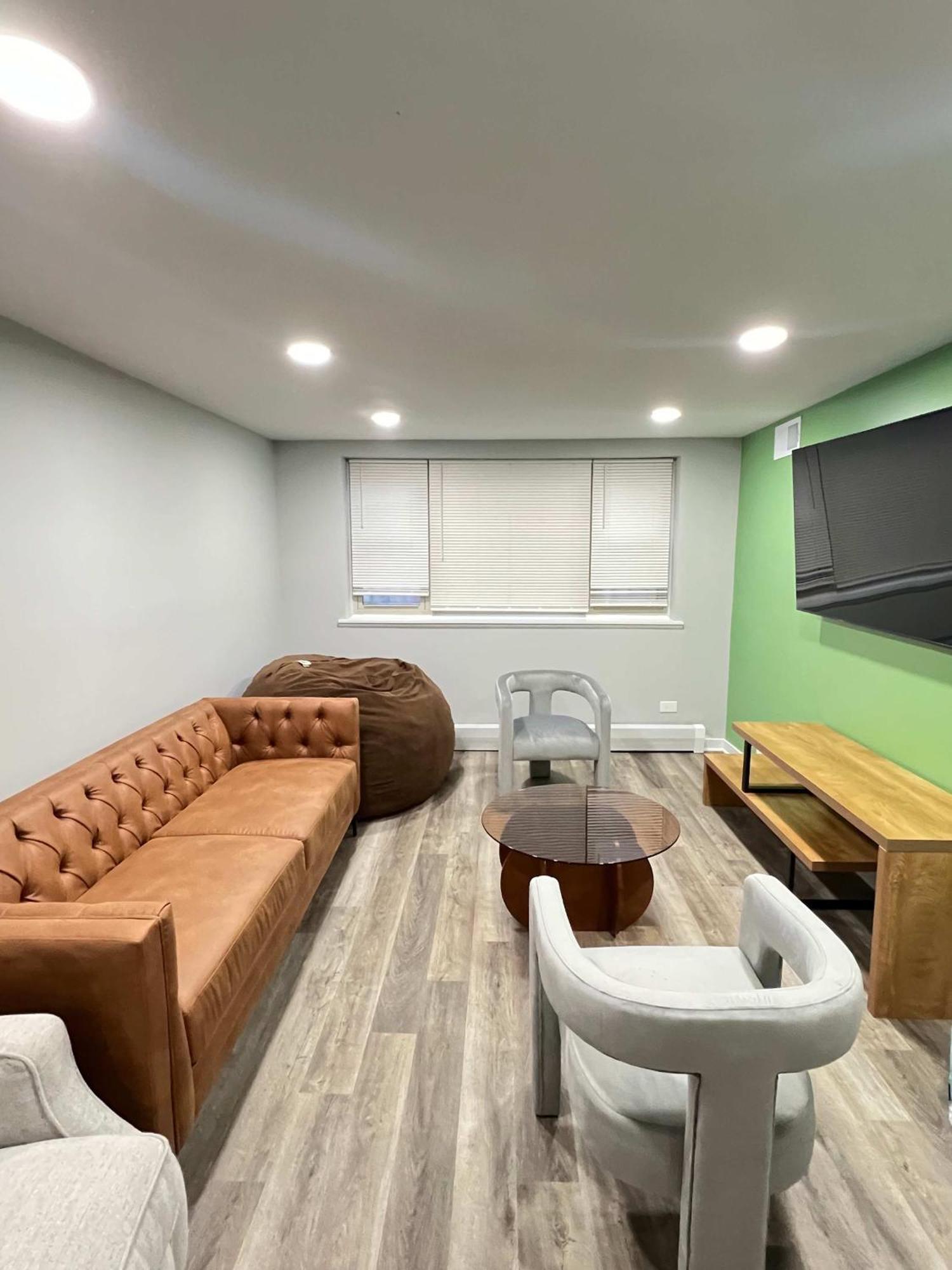 Designer 1 Bed 1 Free Parking Apartment