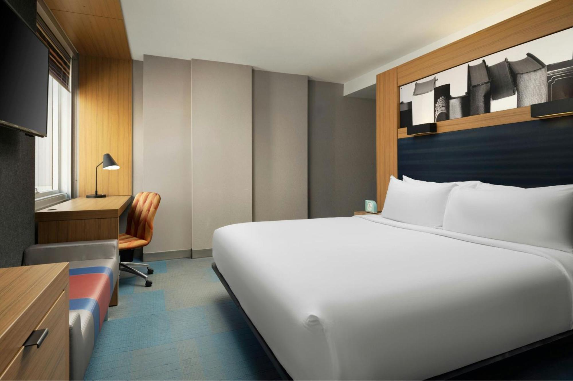 Aloft By Marriott Downtown River North Hotel Chicago