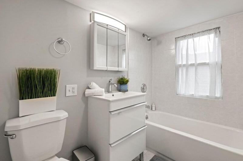 Apartment New Luxurious 5bd-2ba Home-free Wine-2car Parking