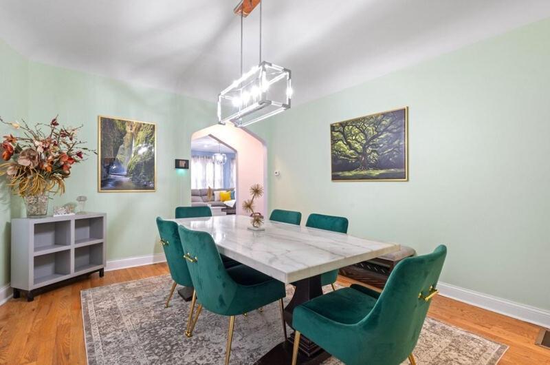 New Luxurious 5bd-2ba Home-free Wine-2car Parking Apartment *