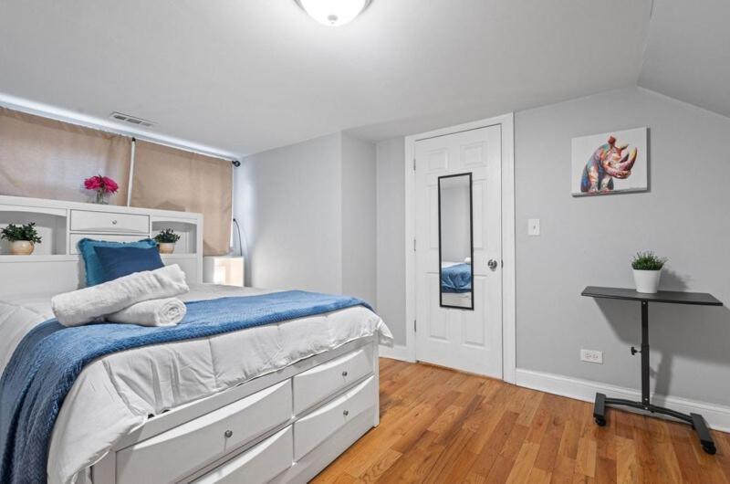 New Luxurious 5bd-2ba Home-free Wine-2car Parking * Chicago