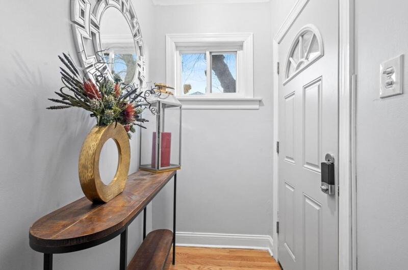 New Luxurious 5bd-2ba Home-free Wine-2car Parking * Chicago