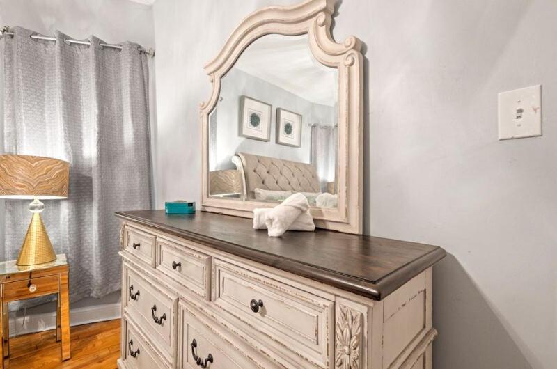 Apartment New Luxurious 5bd-2ba Home-free Wine-2car Parking