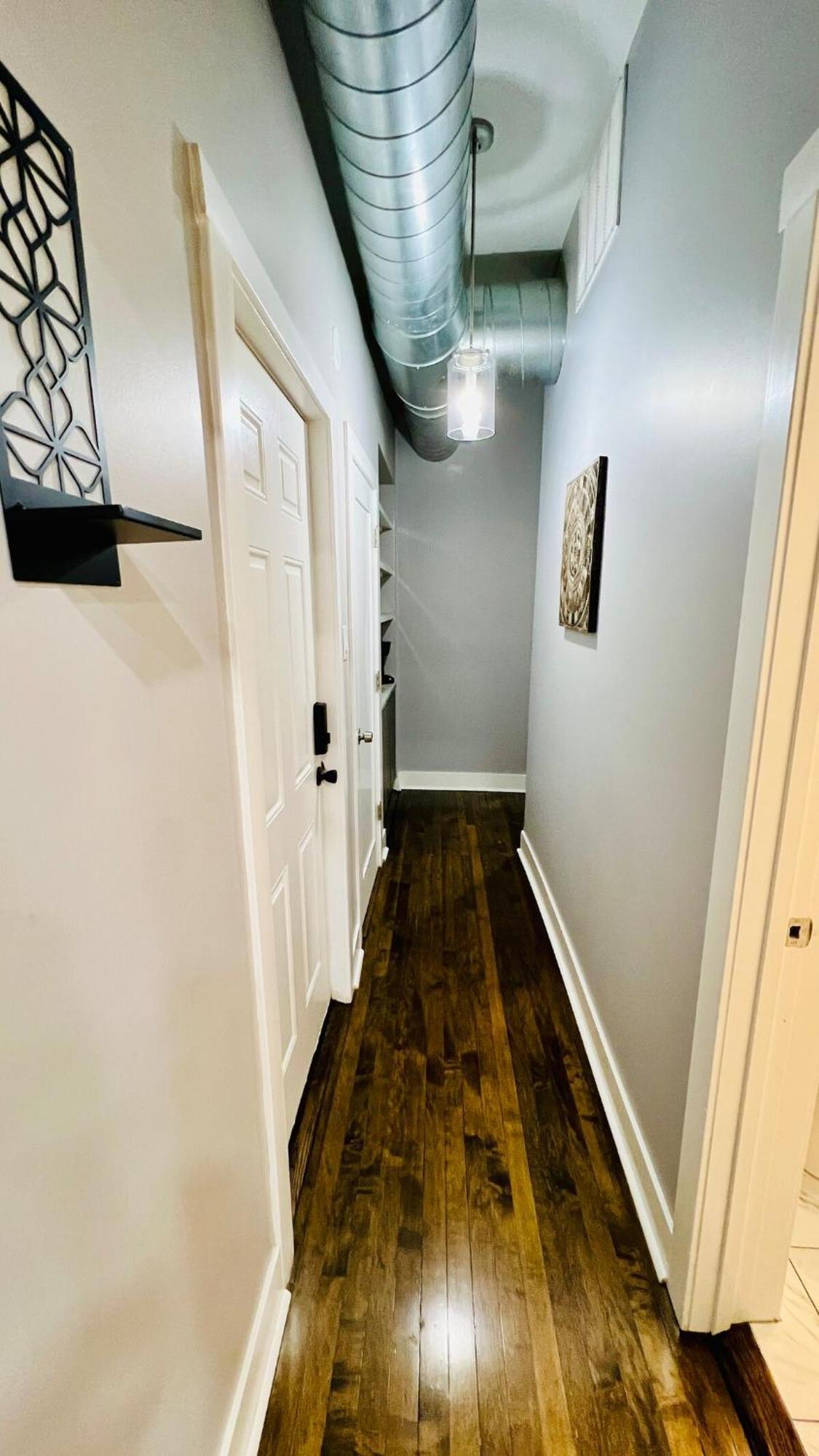 Modern Pilsen 2 Bedroom Apartment *