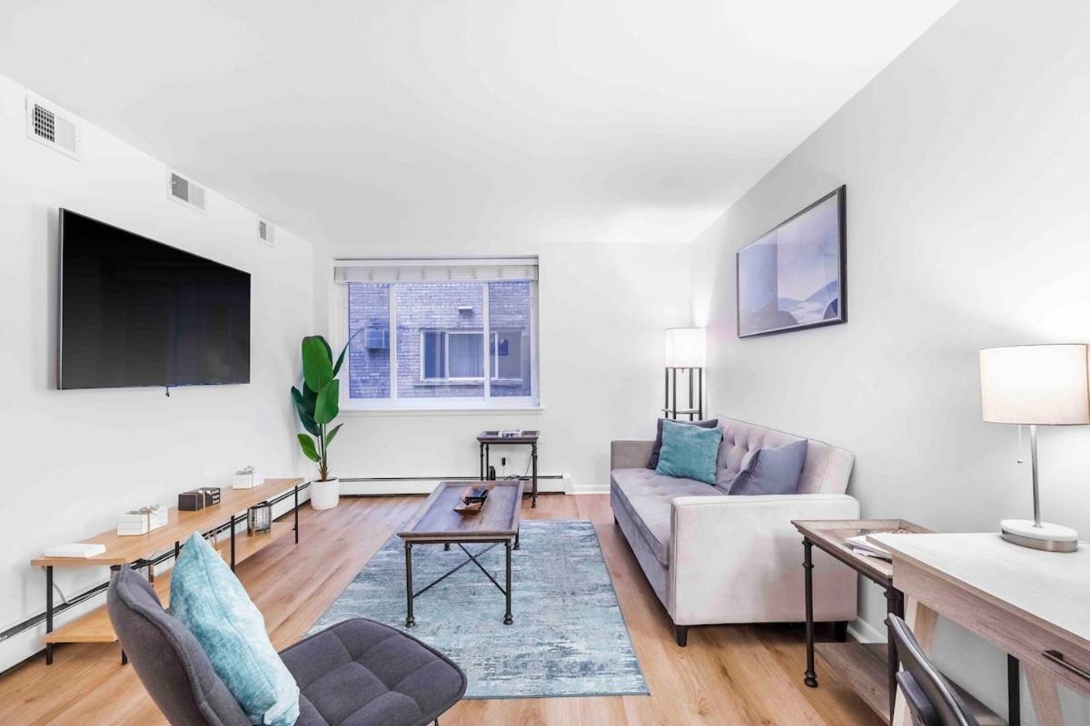 Pristine Lakeview Boystown Wrigley Haven