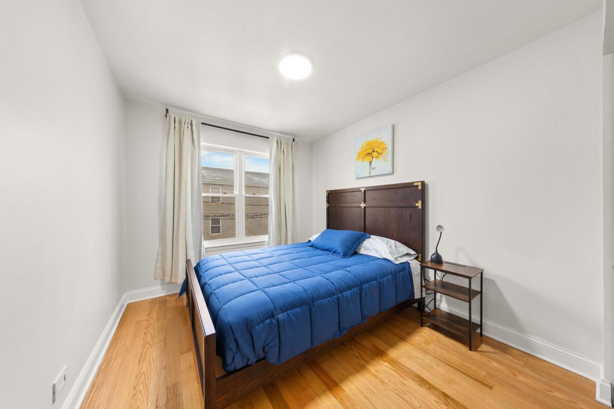 Holiday home Perfect Location Across From Park & Train Station *