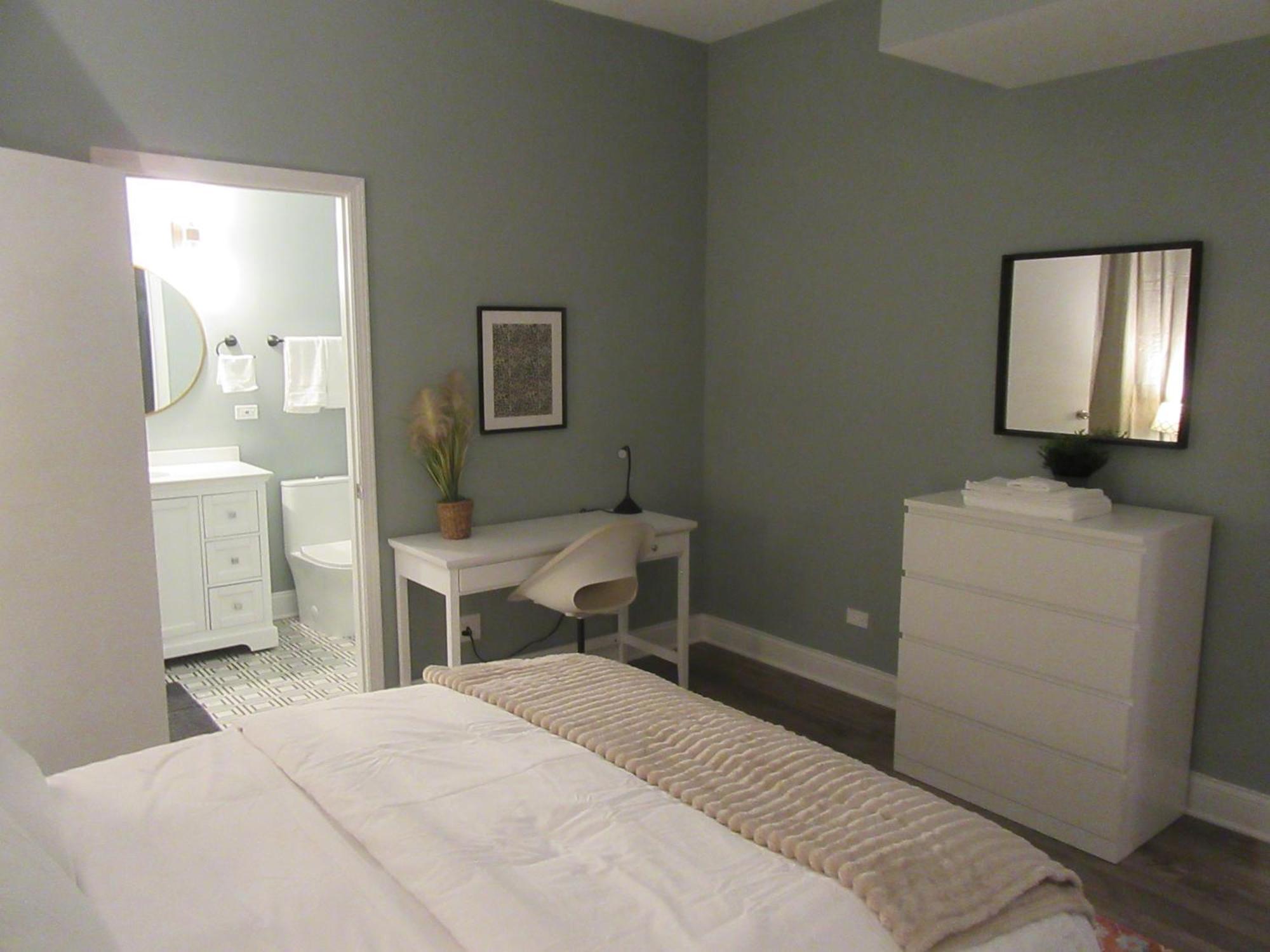 Drexel Apartments, Downtown Hyde Park *