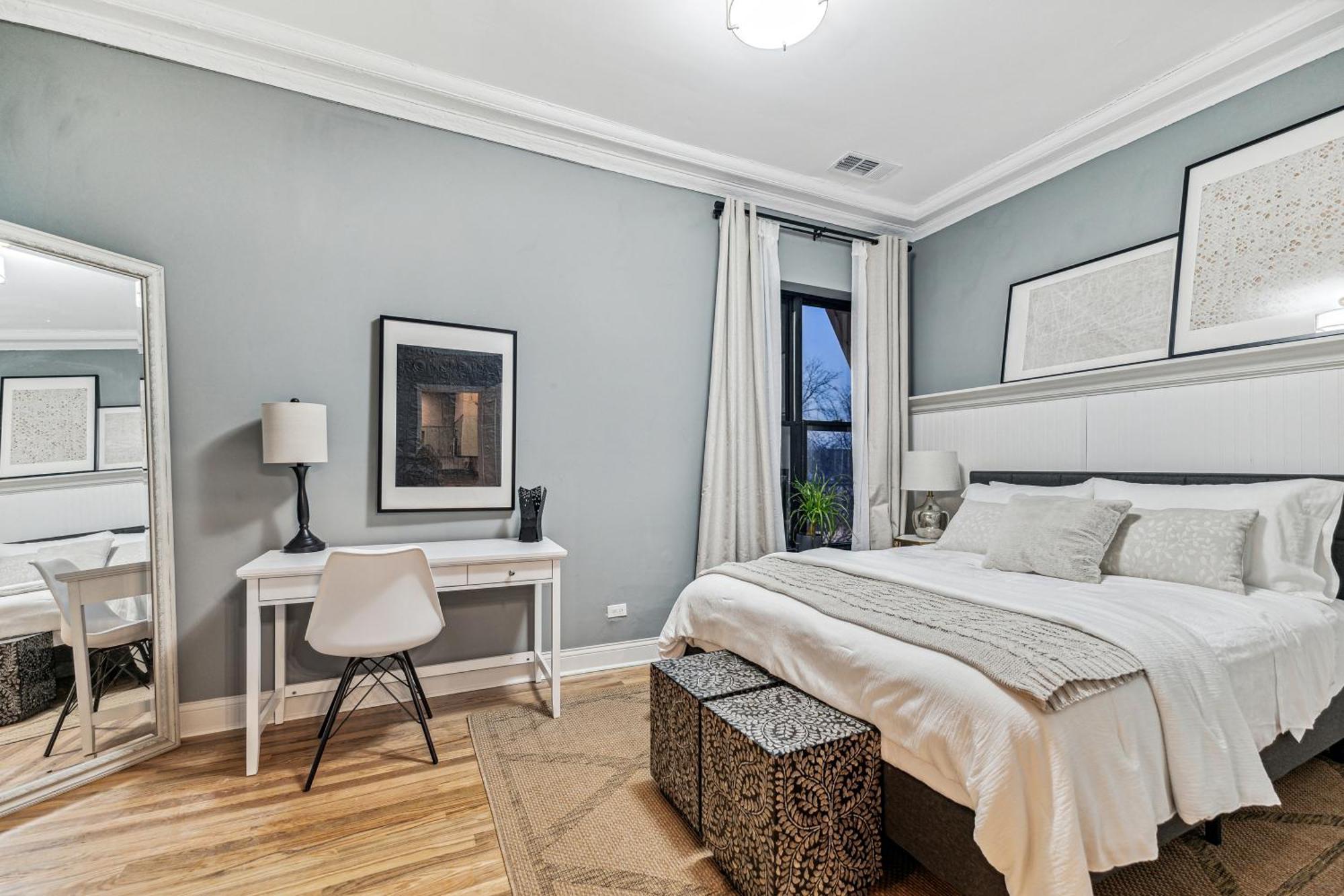 Drexel Apartments, Downtown Hyde Park