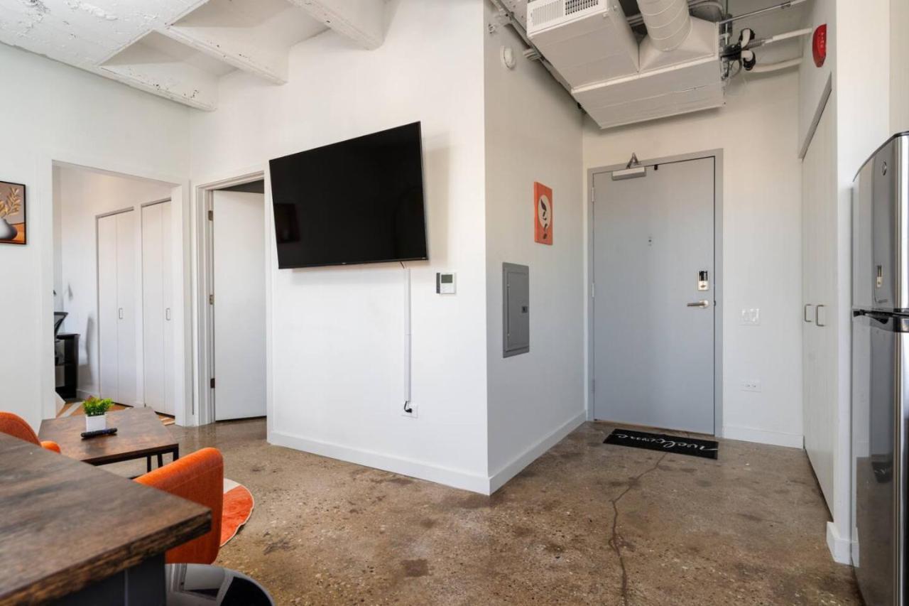 Apartment Artistic Loft Rooftop Uptown Montrose Gymwfh *