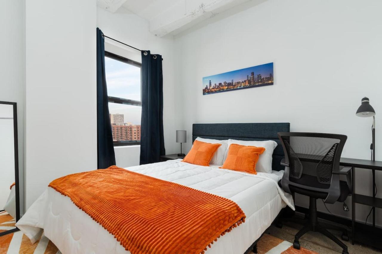 Artistic Loft Rooftop Uptown Montrose Gymwfh Apartment