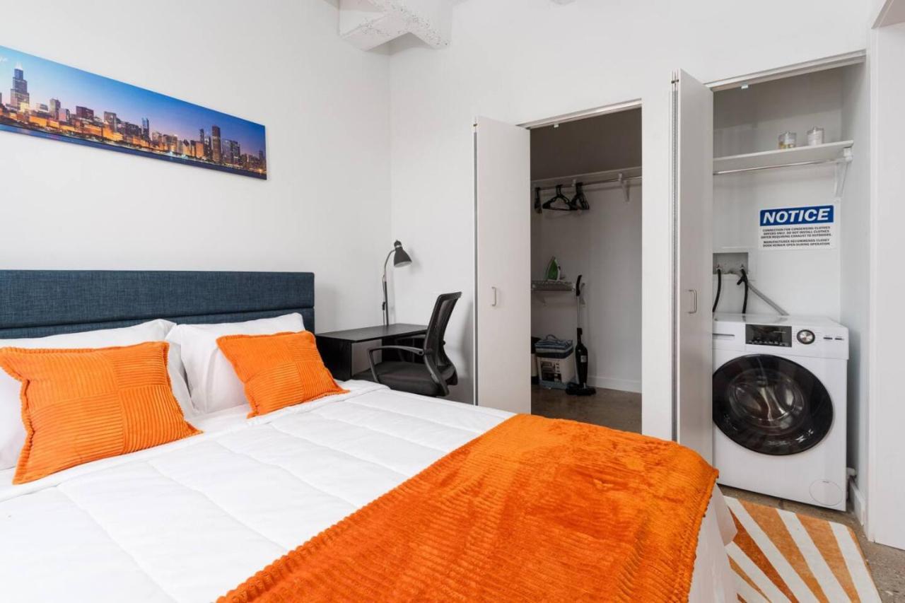 Apartment Artistic Loft Rooftop Uptown Montrose Gymwfh