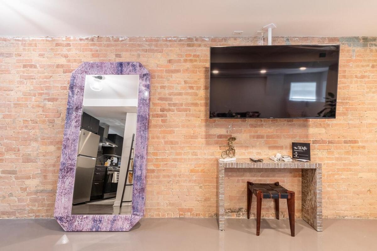 New Adorable Unit Located In Historic Greystone Apartment *