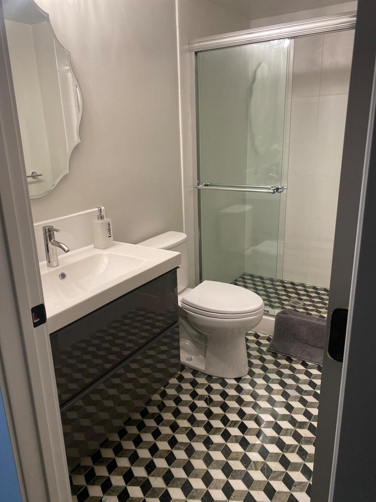 New Adorable Unit Located In Historic Greystone Chicago