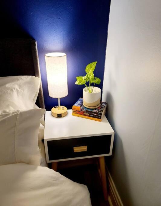 Hermosa House Eco-home - Peaceful Quiet 3br, Free Parking, Solar Powered, By Logan Square Apartment