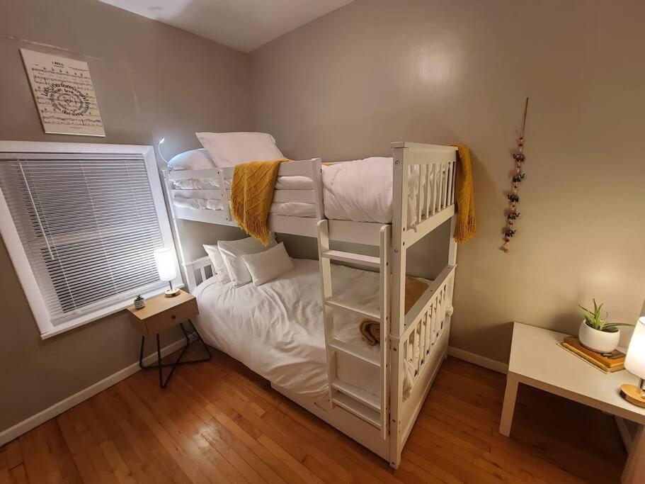 Apartment Hermosa House Eco-home - Peaceful Quiet 3br, Free Parking, Solar Powered, By Logan Square Chicago
