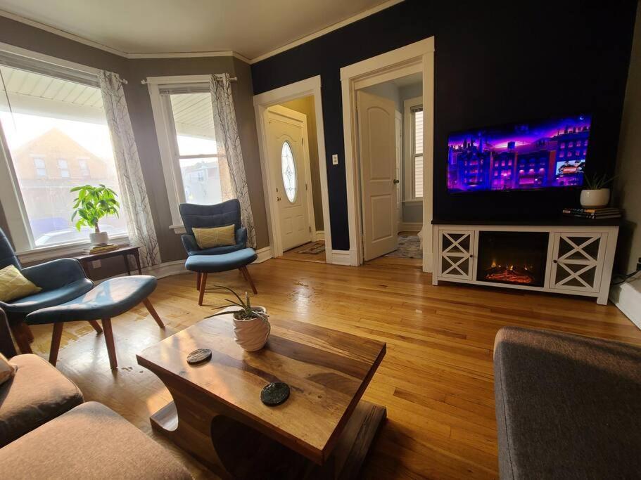 Hermosa House Eco-home - Peaceful Quiet 3br, Free Parking, Solar Powered, By Logan Square * Chicago
