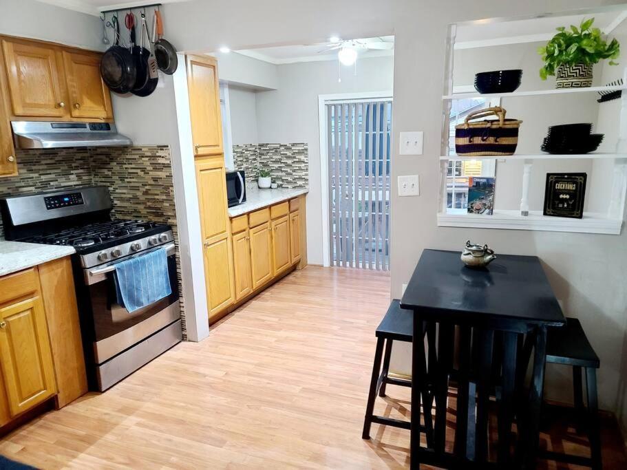 Hermosa House Eco-home - Peaceful Quiet 3br, Free Parking, Solar Powered, By Logan Square