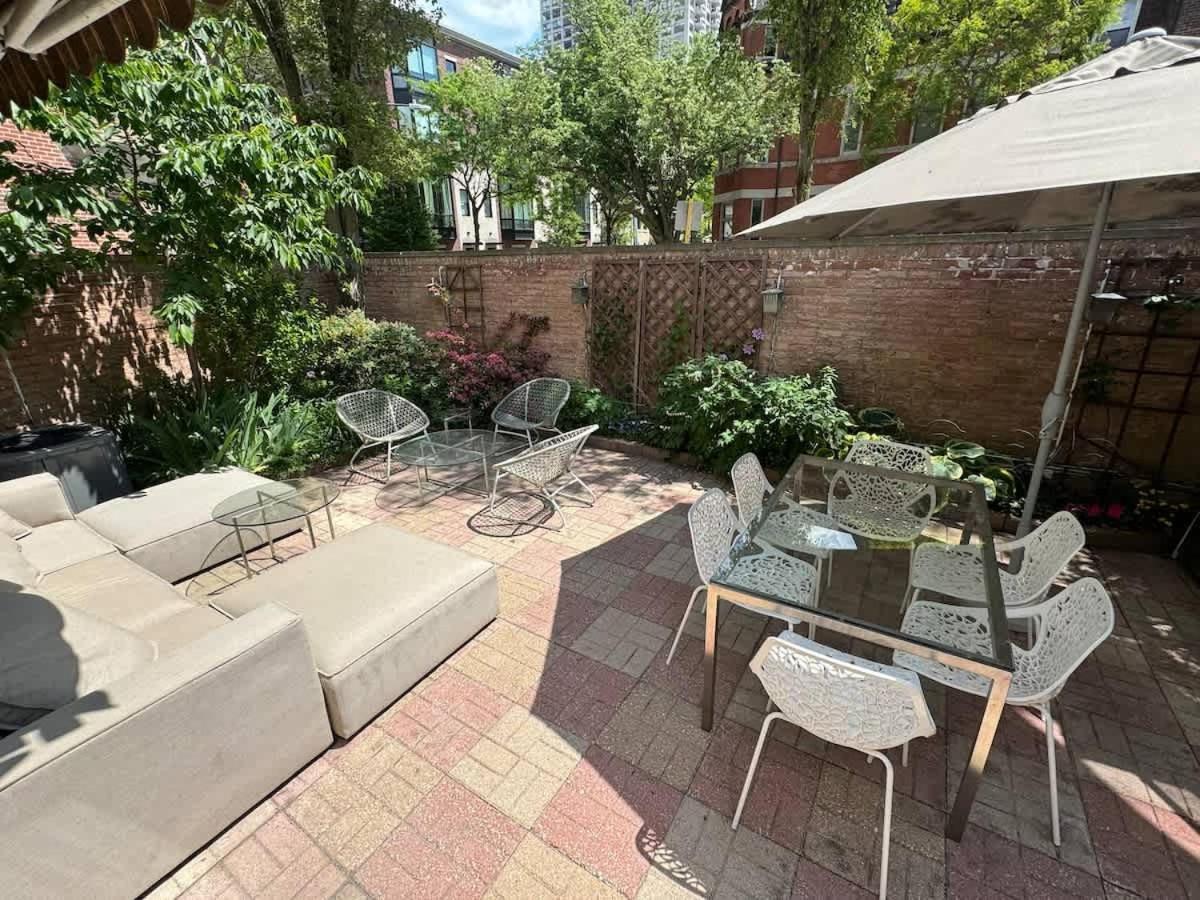 3-story Townhome Free Parking Private Patio Washer-dryer Casa de Férias Chicago