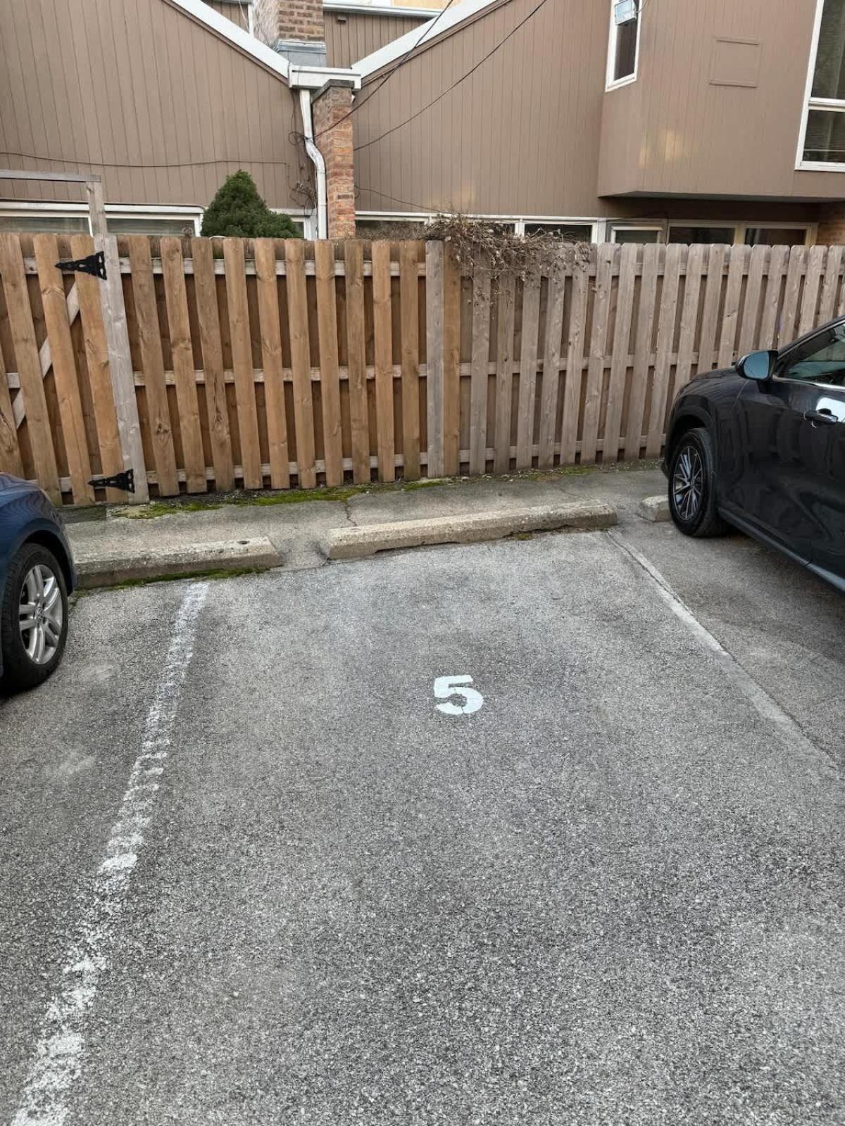 Casa de Férias 3-story Townhome Free Parking Private Patio Washer-dryer Chicago