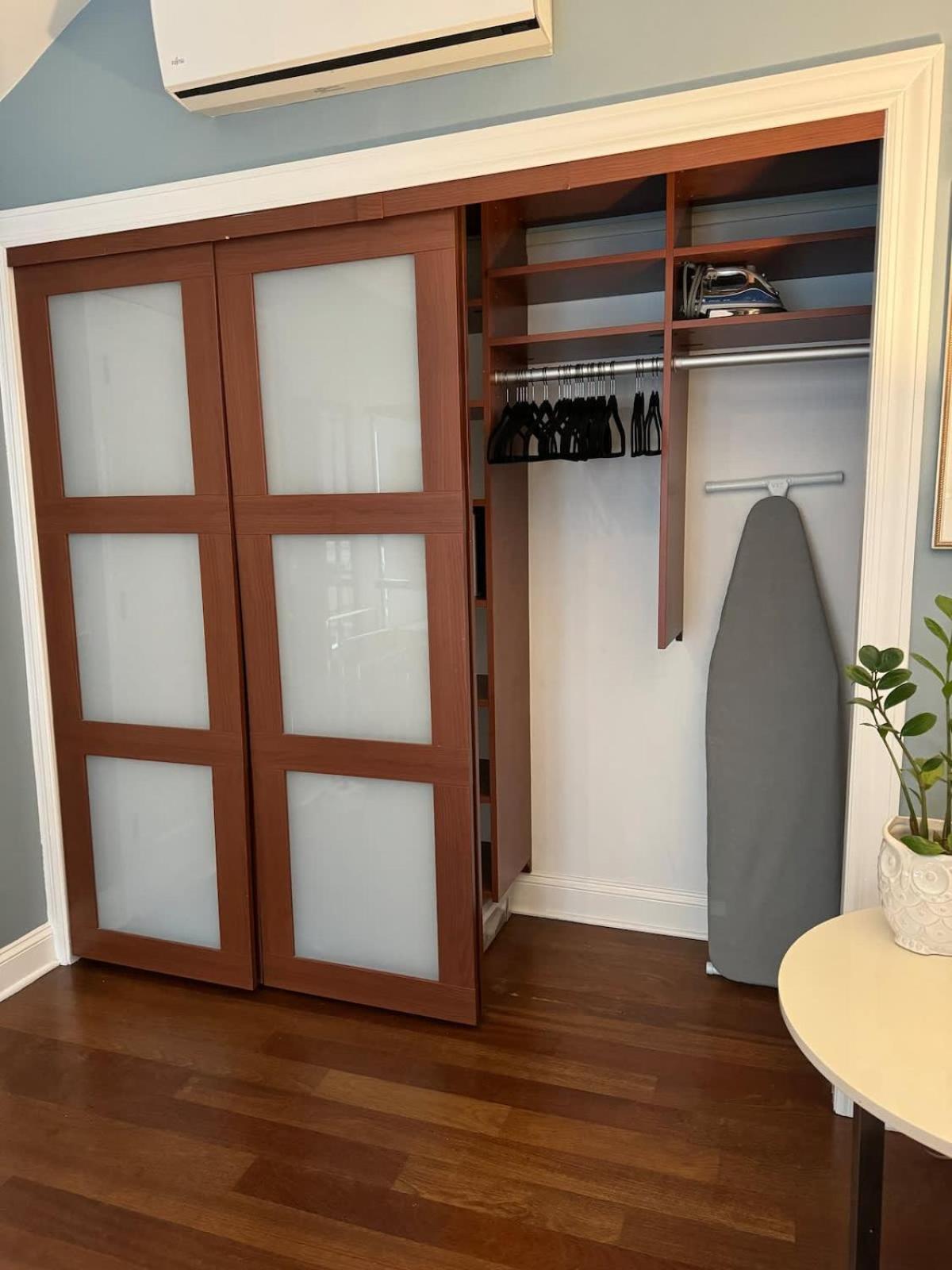 3-story Townhome Free Parking Private Patio Washer-dryer Casa de Férias *