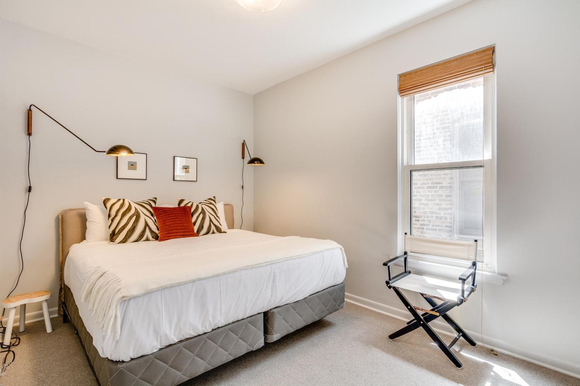 Designed With In Mind - Offers Everything Need To Work And Play In Chi-town Apts Apartment Chicago