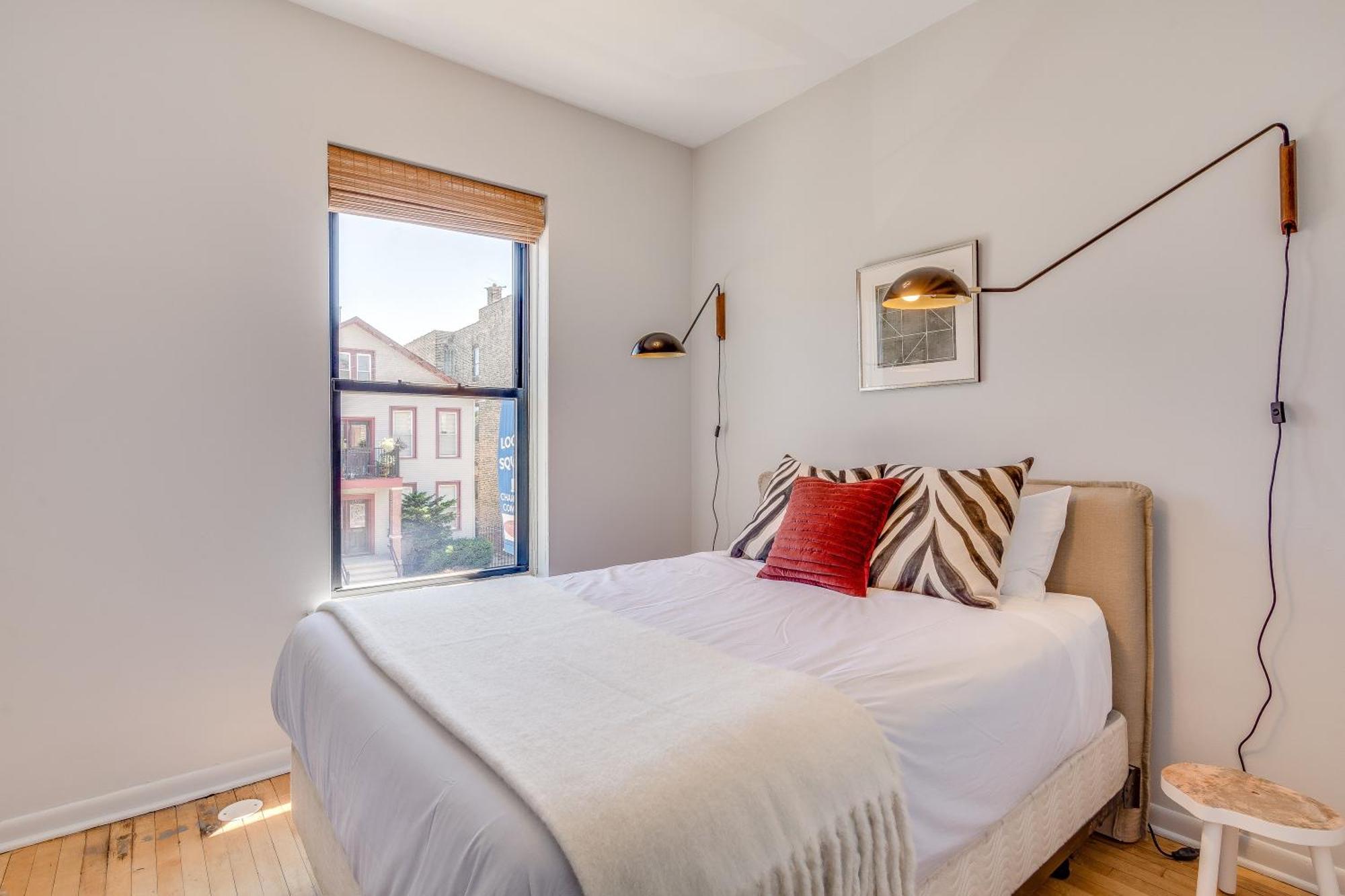 Designed With In Mind - Offers Everything Need To Work And Play In Chi-town Apts Apartment Chicago
