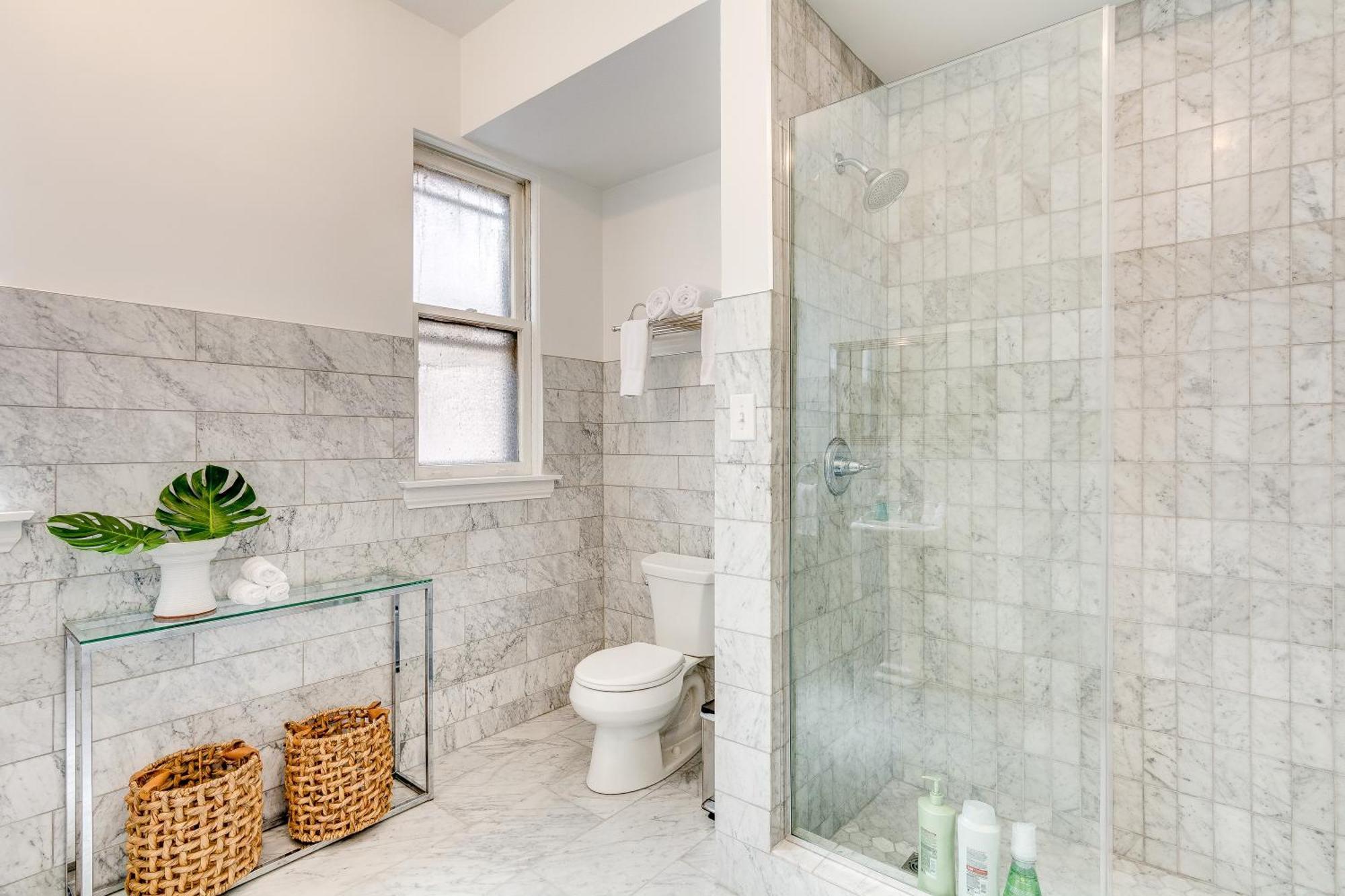 Apartment Designed With In Mind - Offers Everything Need To Work And Play In Chi-town Apts Chicago